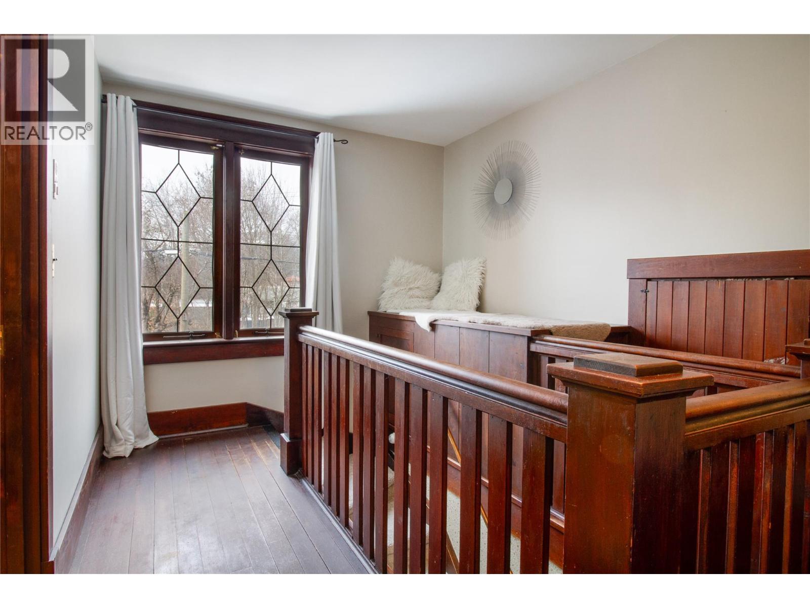 611 Mackenzie Avenue, Revelstoke