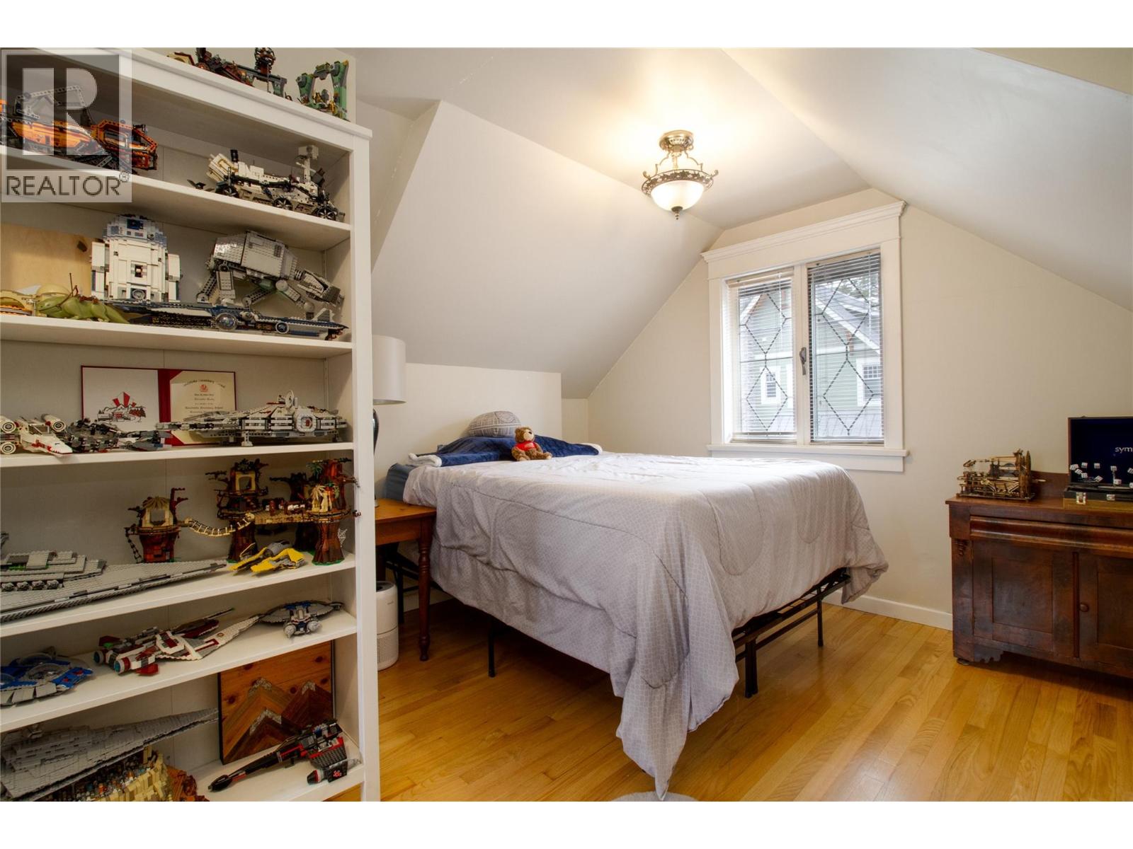 611 Mackenzie Avenue, Revelstoke