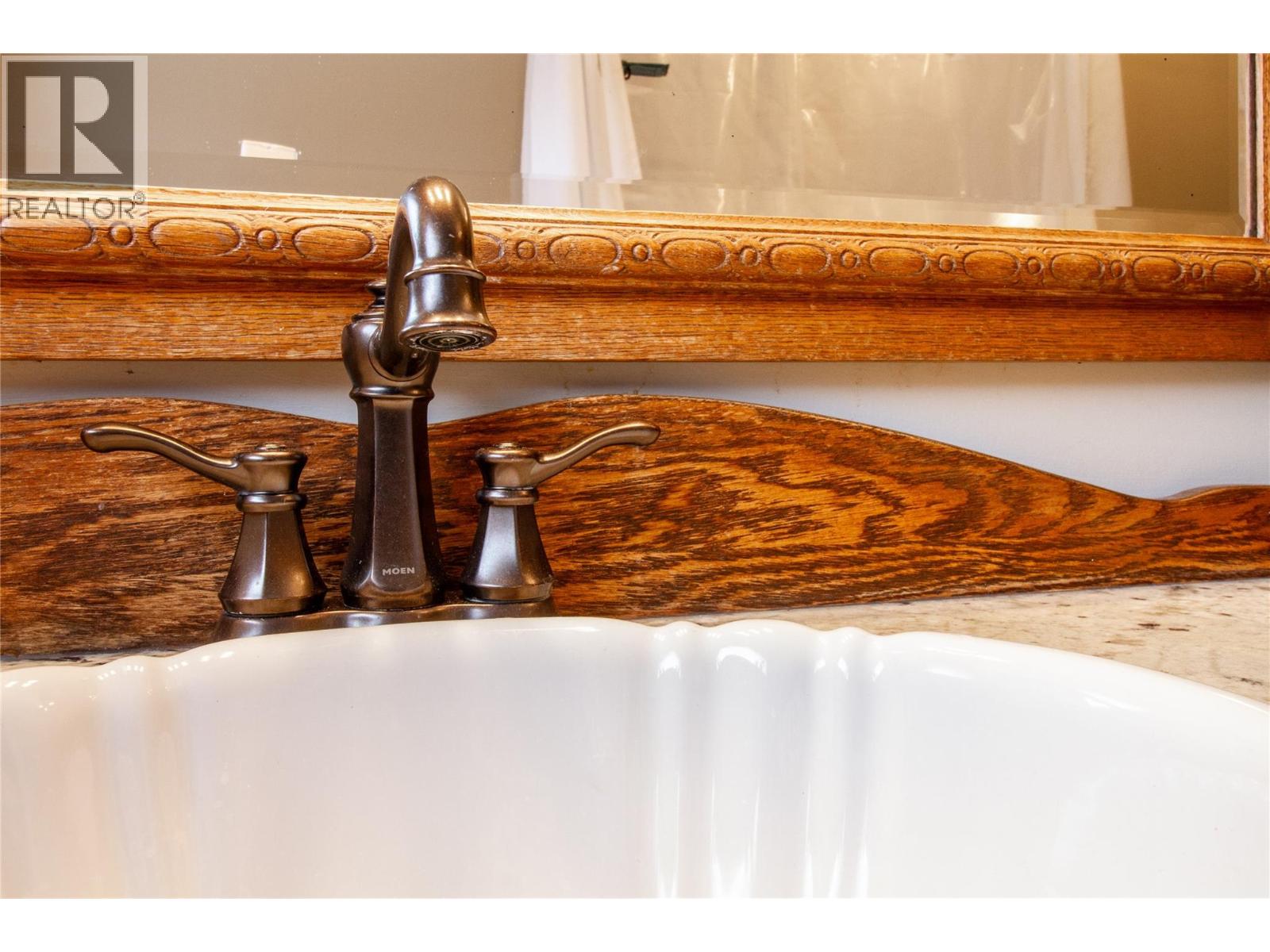 611 Mackenzie Avenue, Revelstoke