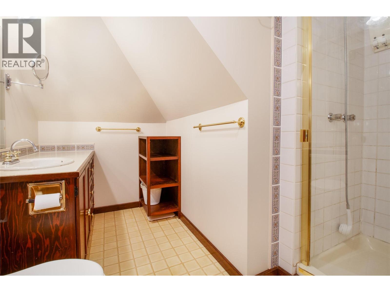 611 Mackenzie Avenue, Revelstoke