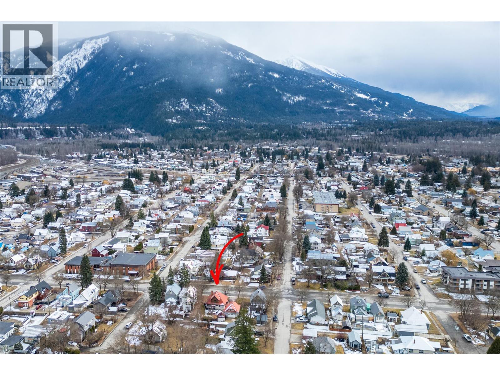 611 Mackenzie Avenue, Revelstoke