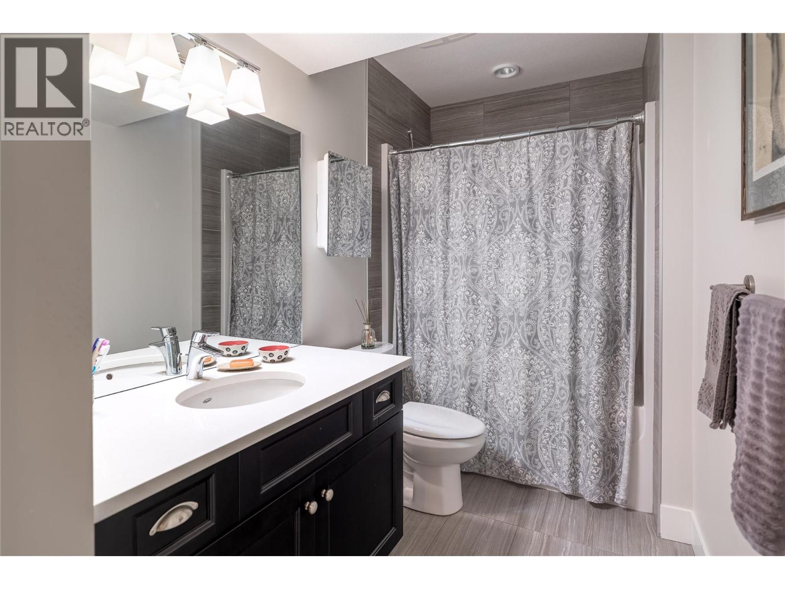 4450 Gordon Drive Unit# 114, Kelowna