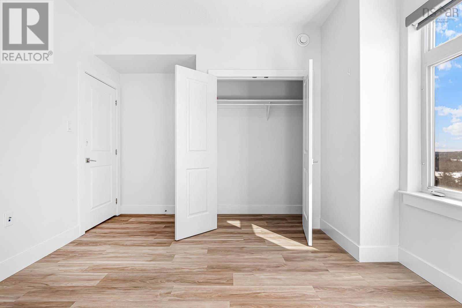 Property 14 of 30 of 910 60 Walter Havill Drive