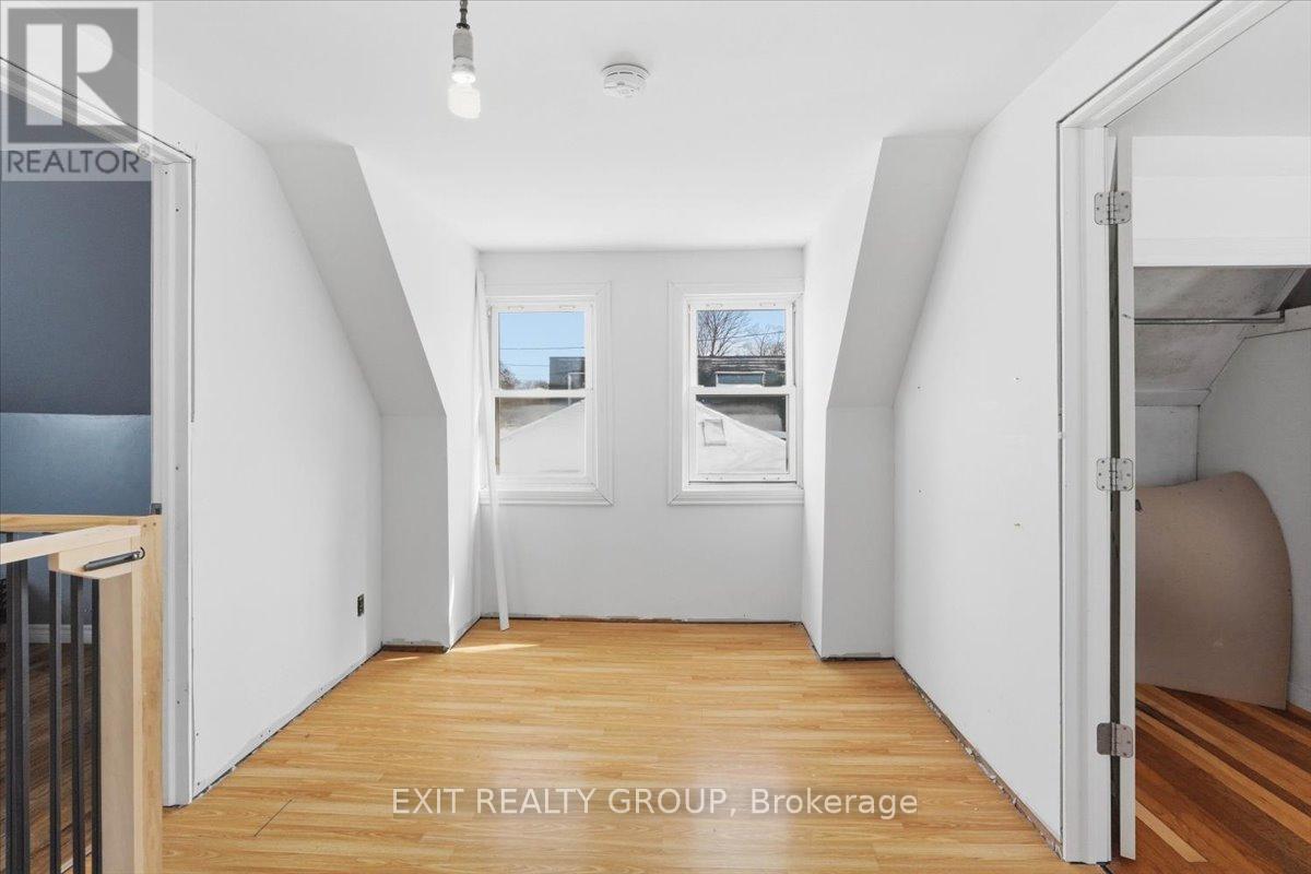291 TWEED STREET — photo 20