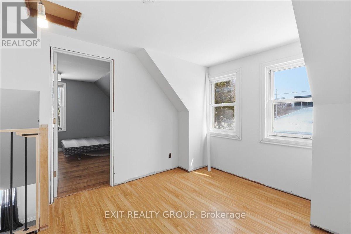 291 TWEED STREET — photo 25
