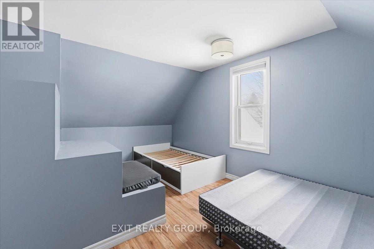 291 TWEED STREET — photo 27