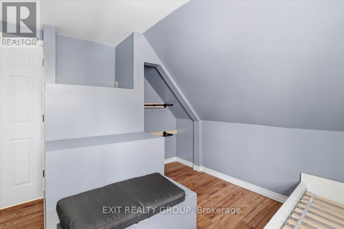 291 TWEED STREET — photo 28