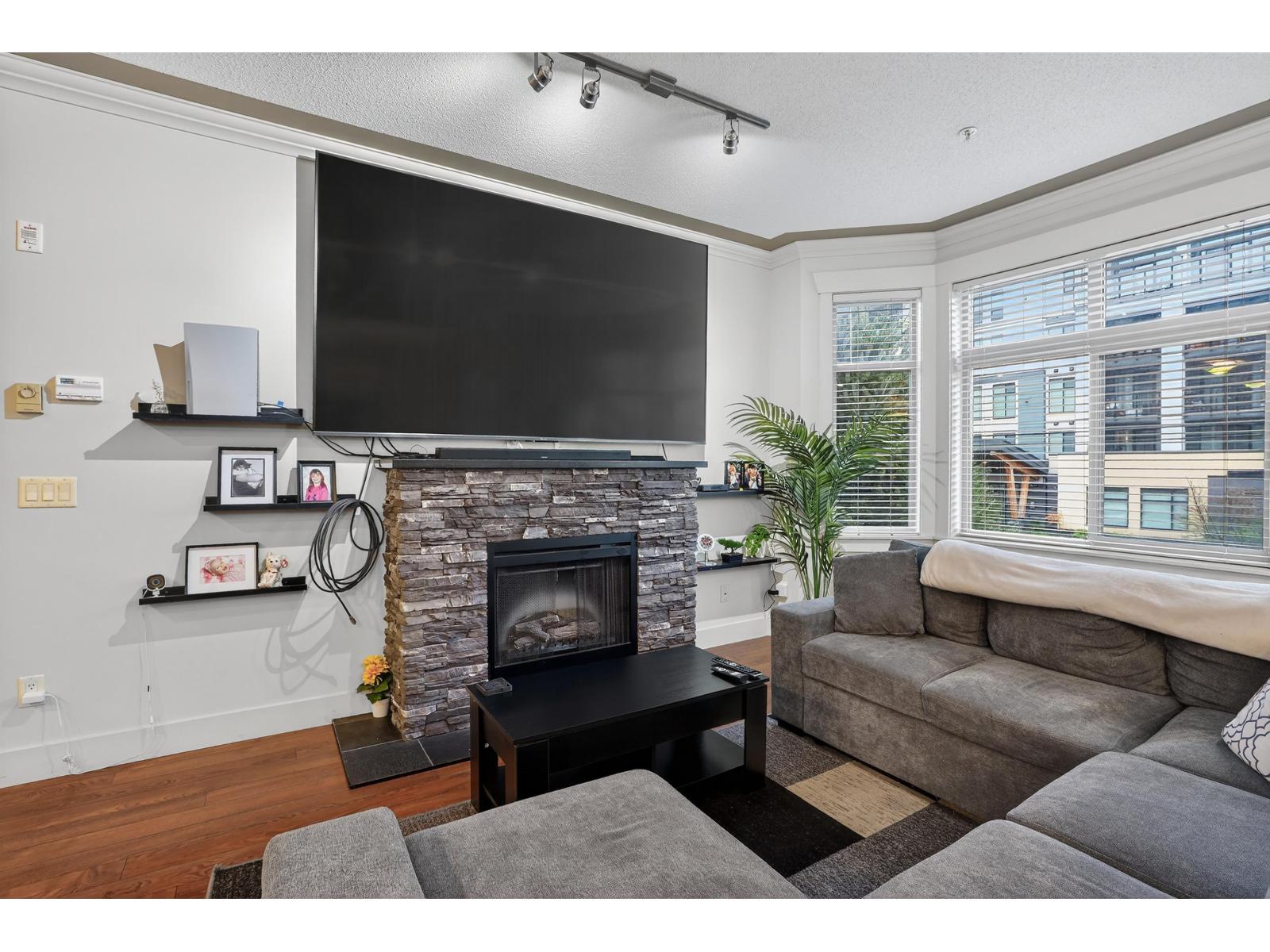 100 45893 CHESTERFIELD AVENUE, Chilliwack Downtown, Chilliwack