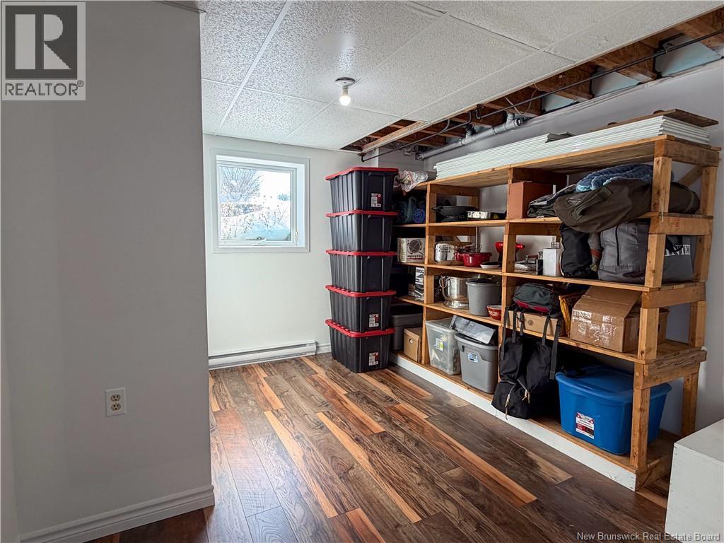 1295 RIVERSIDE DRIVE - 35
