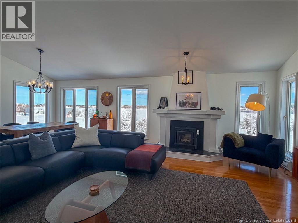 1295 RIVERSIDE DRIVE - 9