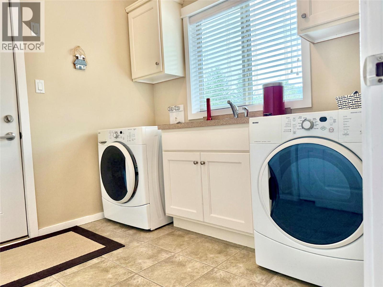 355 PROSPECT Drive, Grand Forks