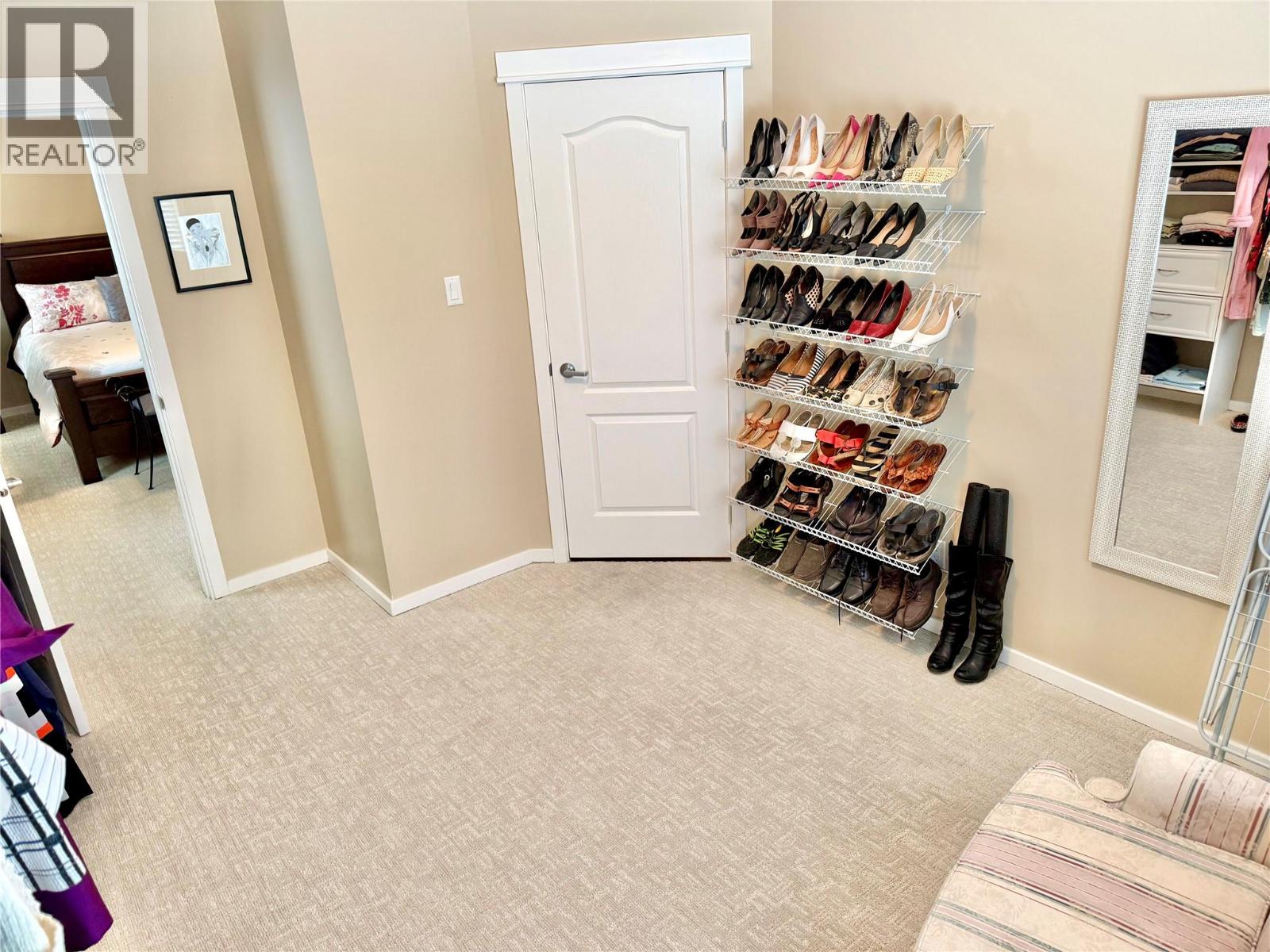 355 PROSPECT Drive, Grand Forks