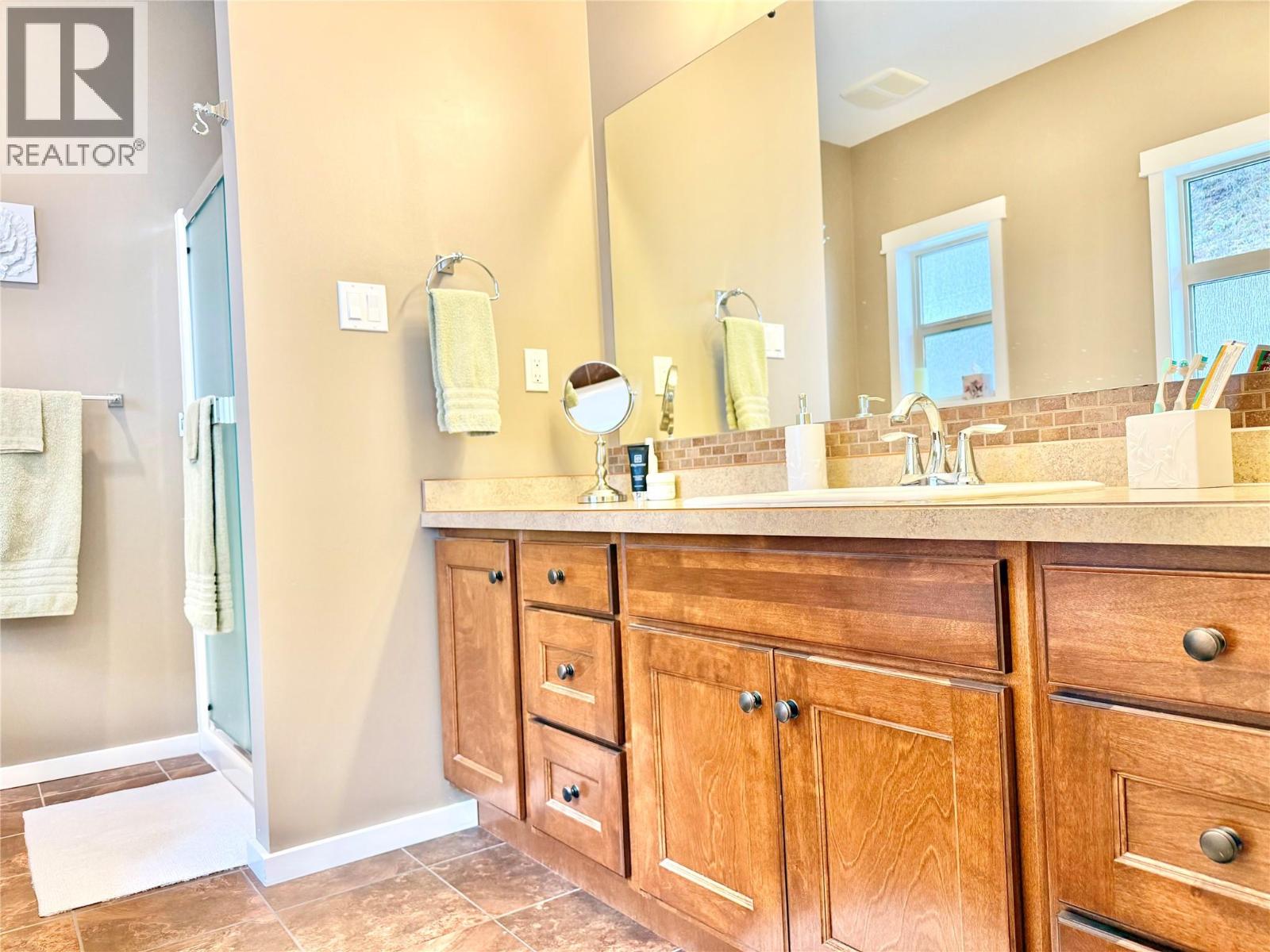 355 PROSPECT Drive, Grand Forks