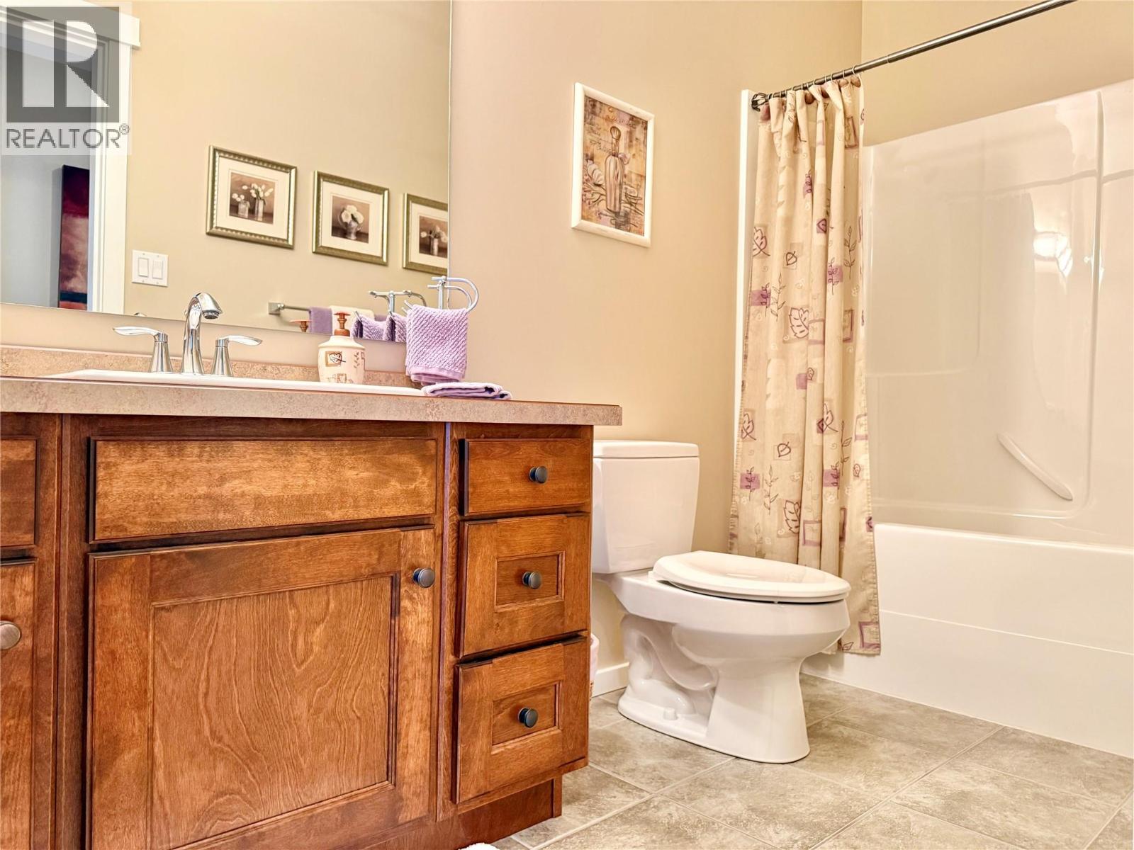 355 PROSPECT Drive, Grand Forks