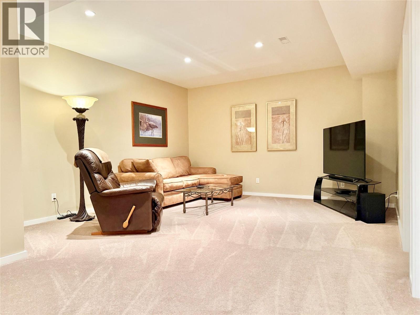 355 PROSPECT Drive, Grand Forks