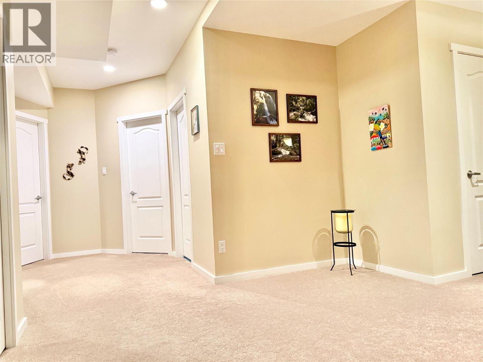 355 PROSPECT Drive, Grand Forks