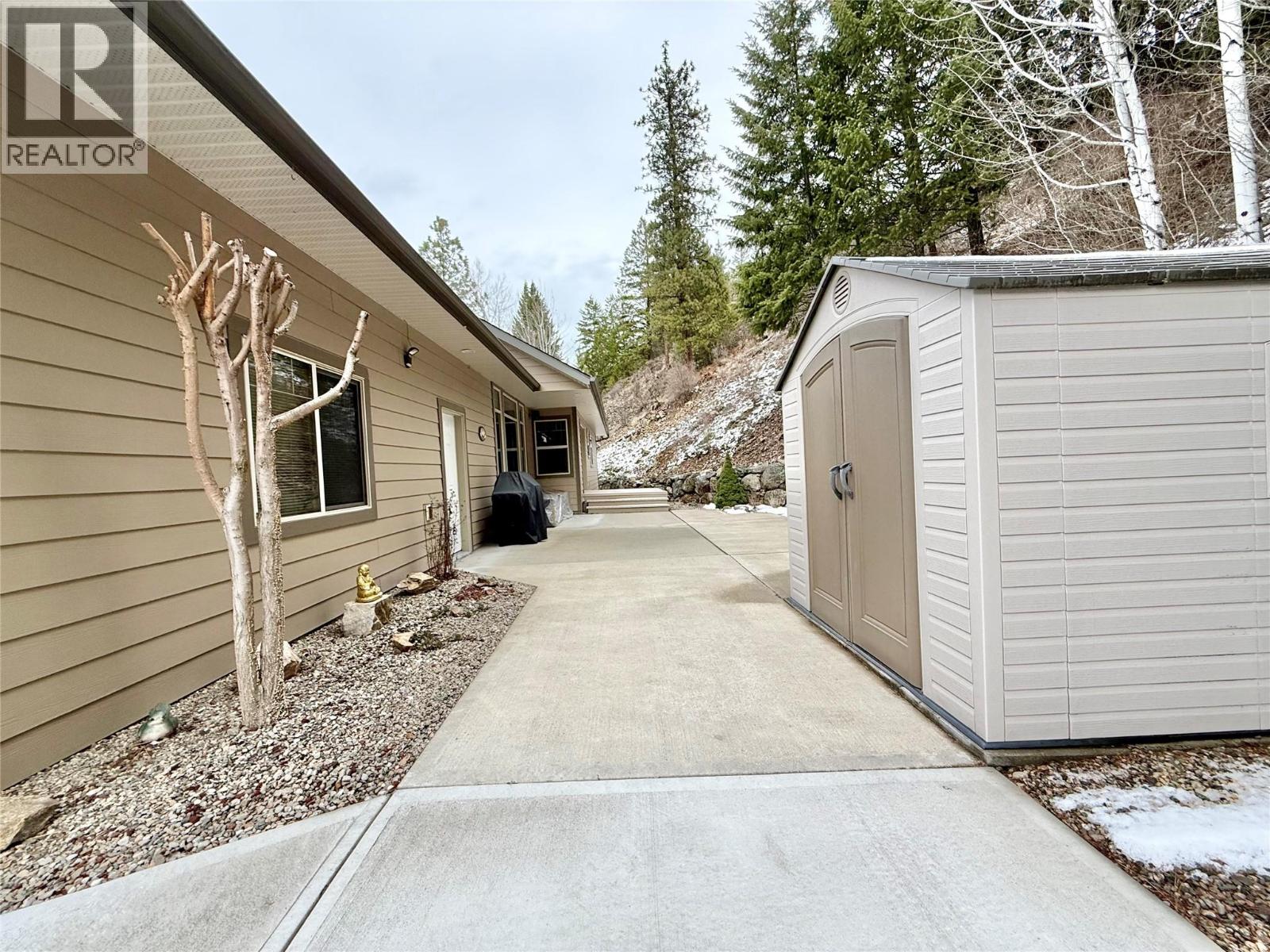 355 PROSPECT Drive, Grand Forks