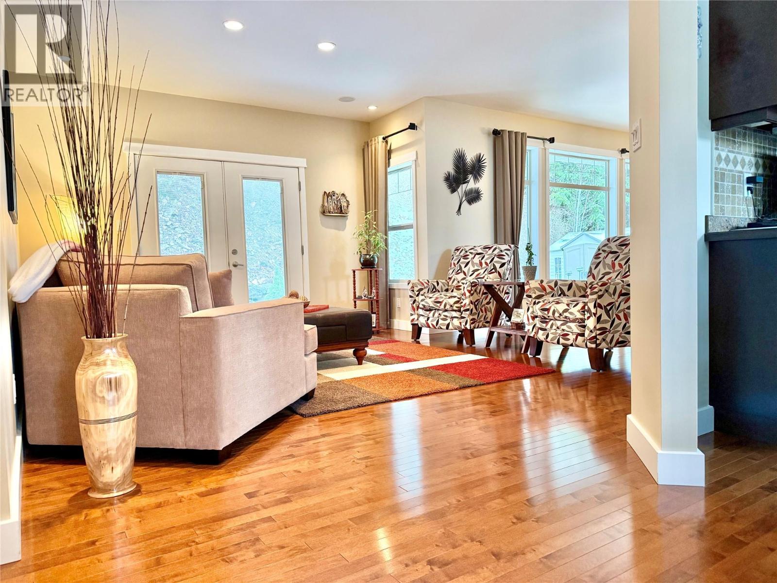 355 PROSPECT Drive, Grand Forks