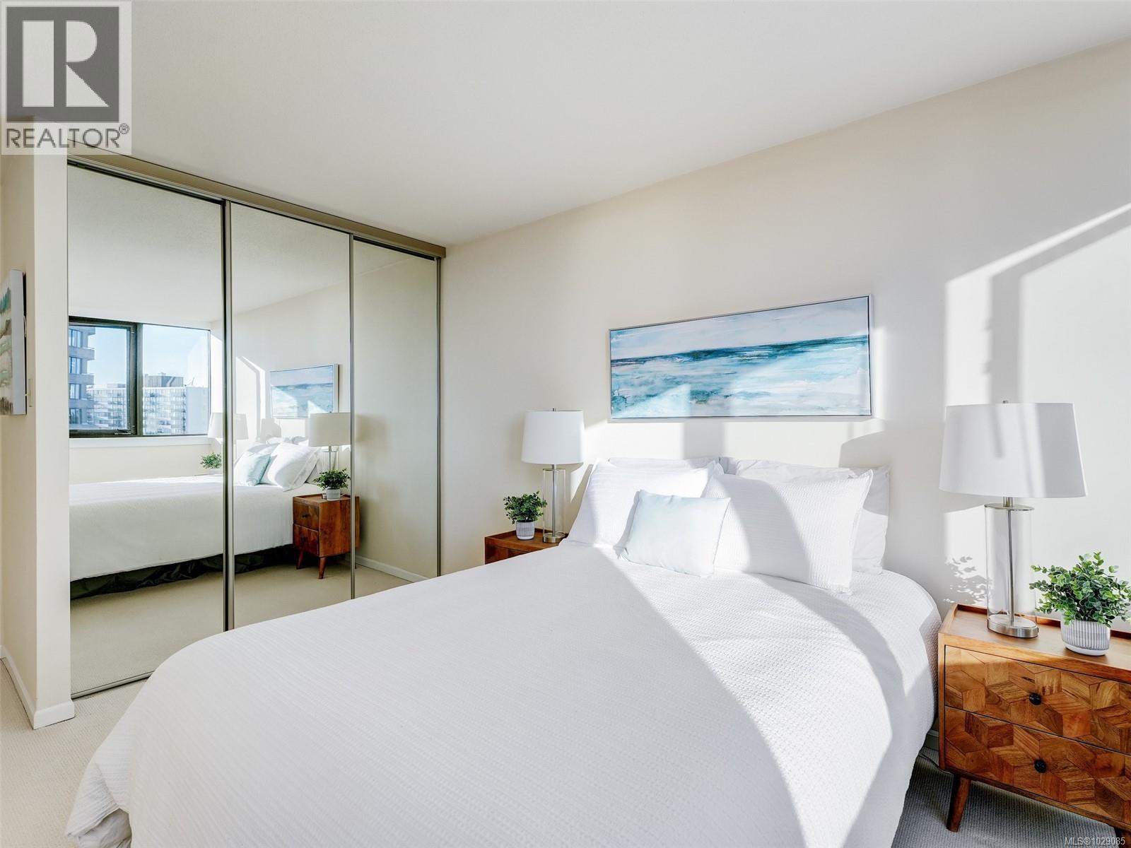 1010 647 Michigan St, Victoria