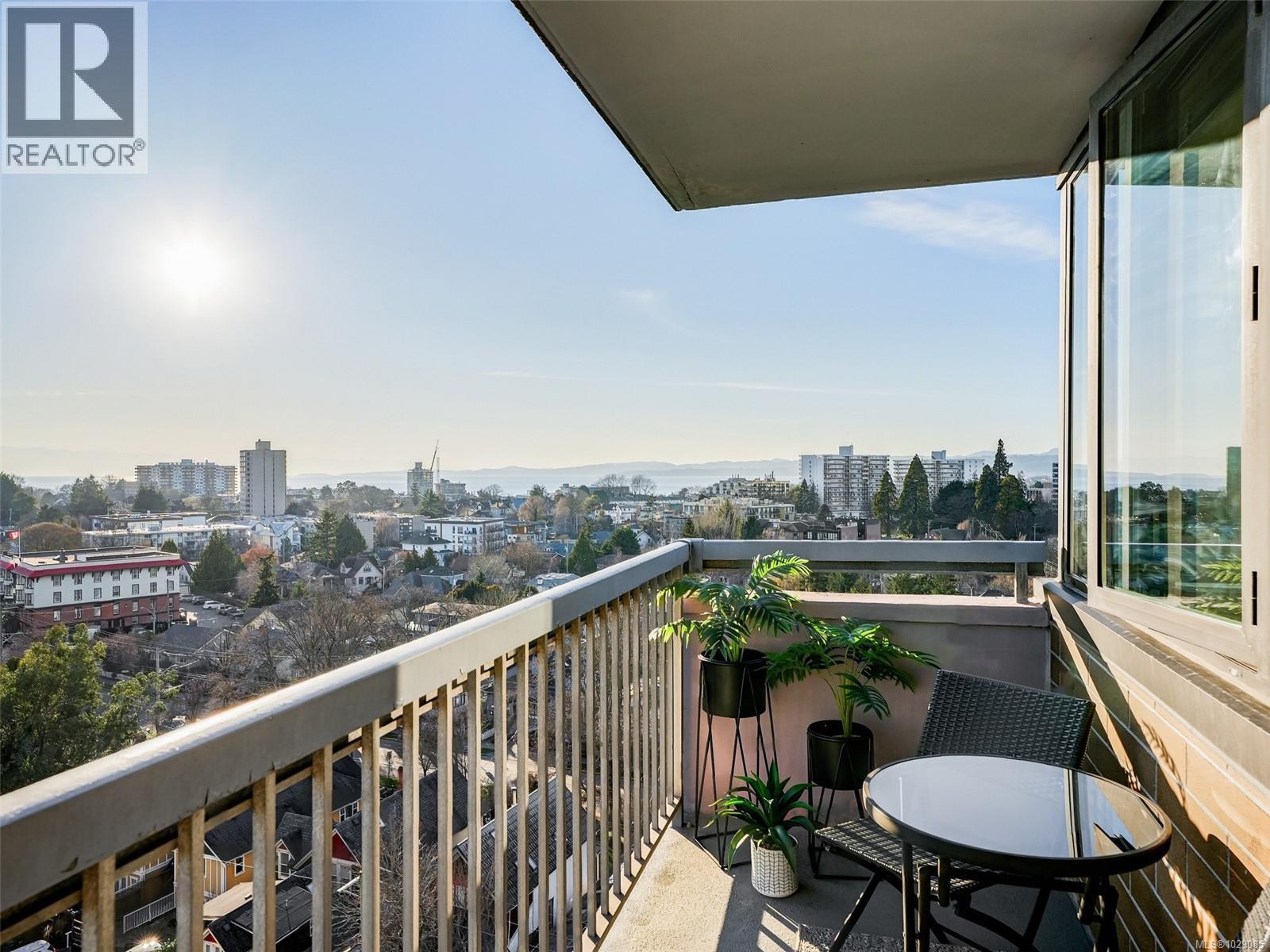 1010 647 Michigan St, Victoria