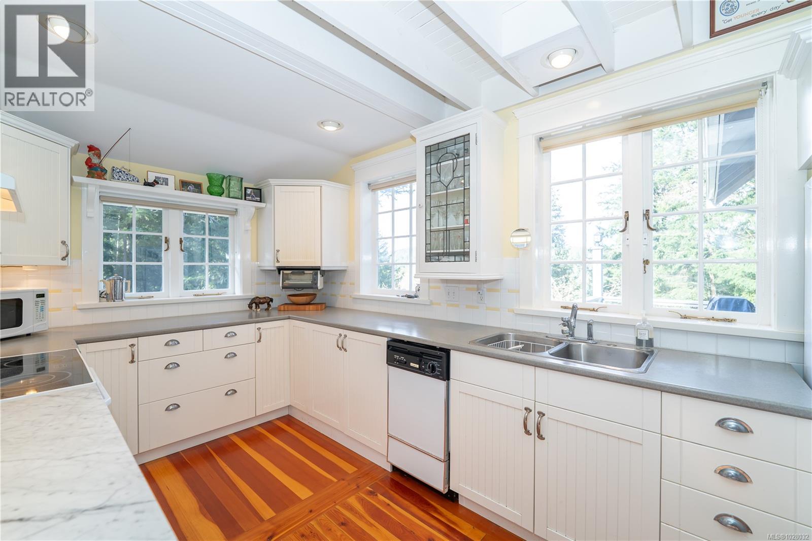  696 Rainbow Road, Salt Spring