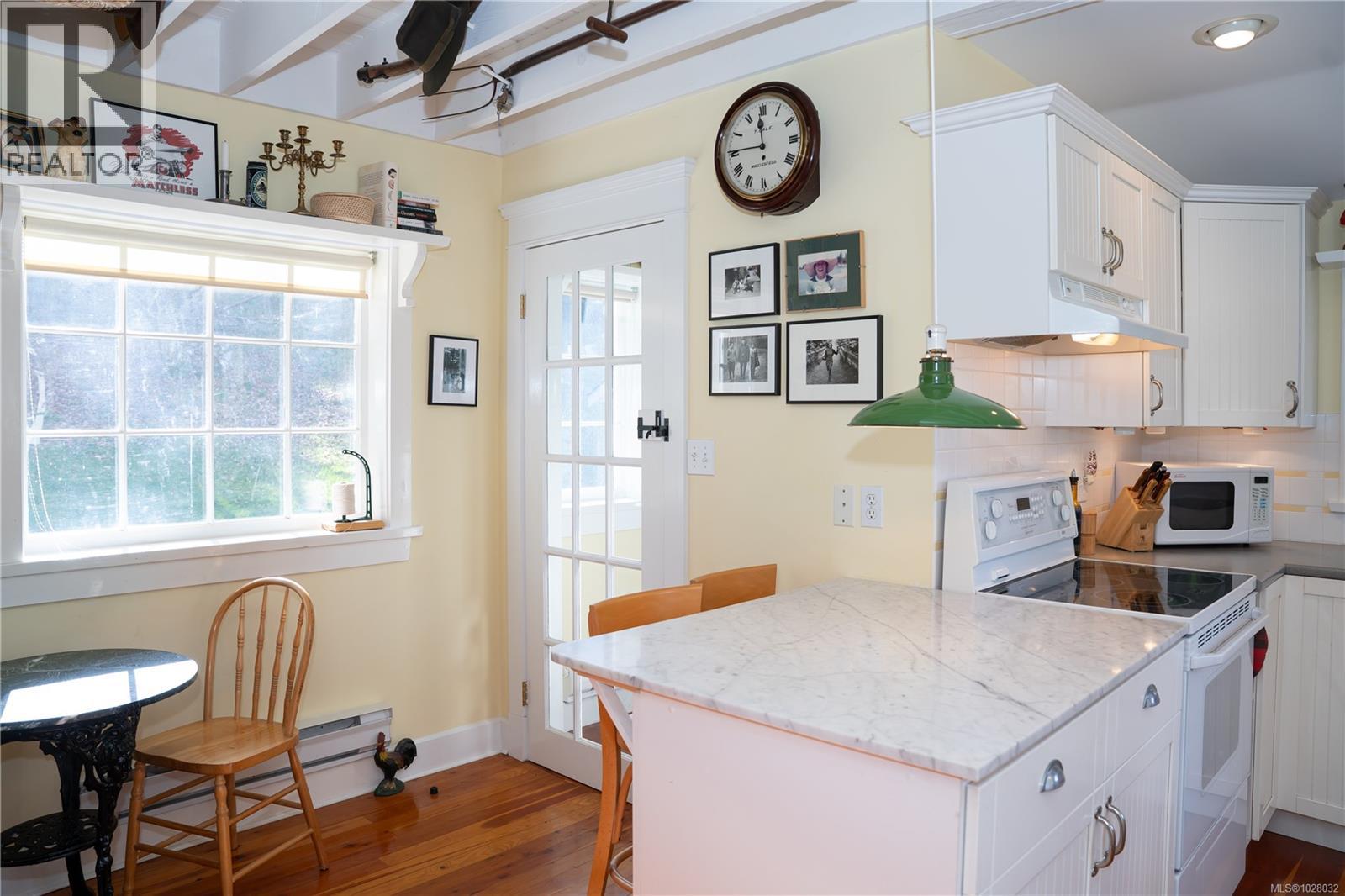  696 Rainbow Road, Salt Spring