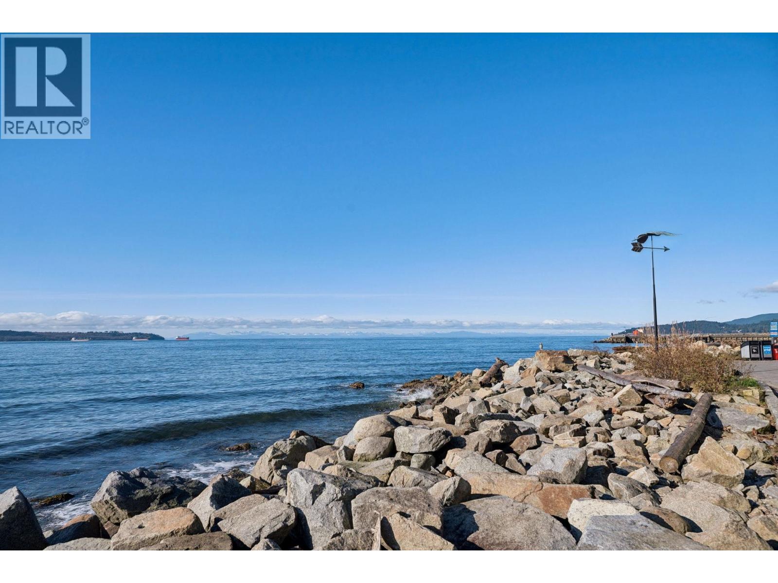 408 150 24TH STREET, West Vancouver