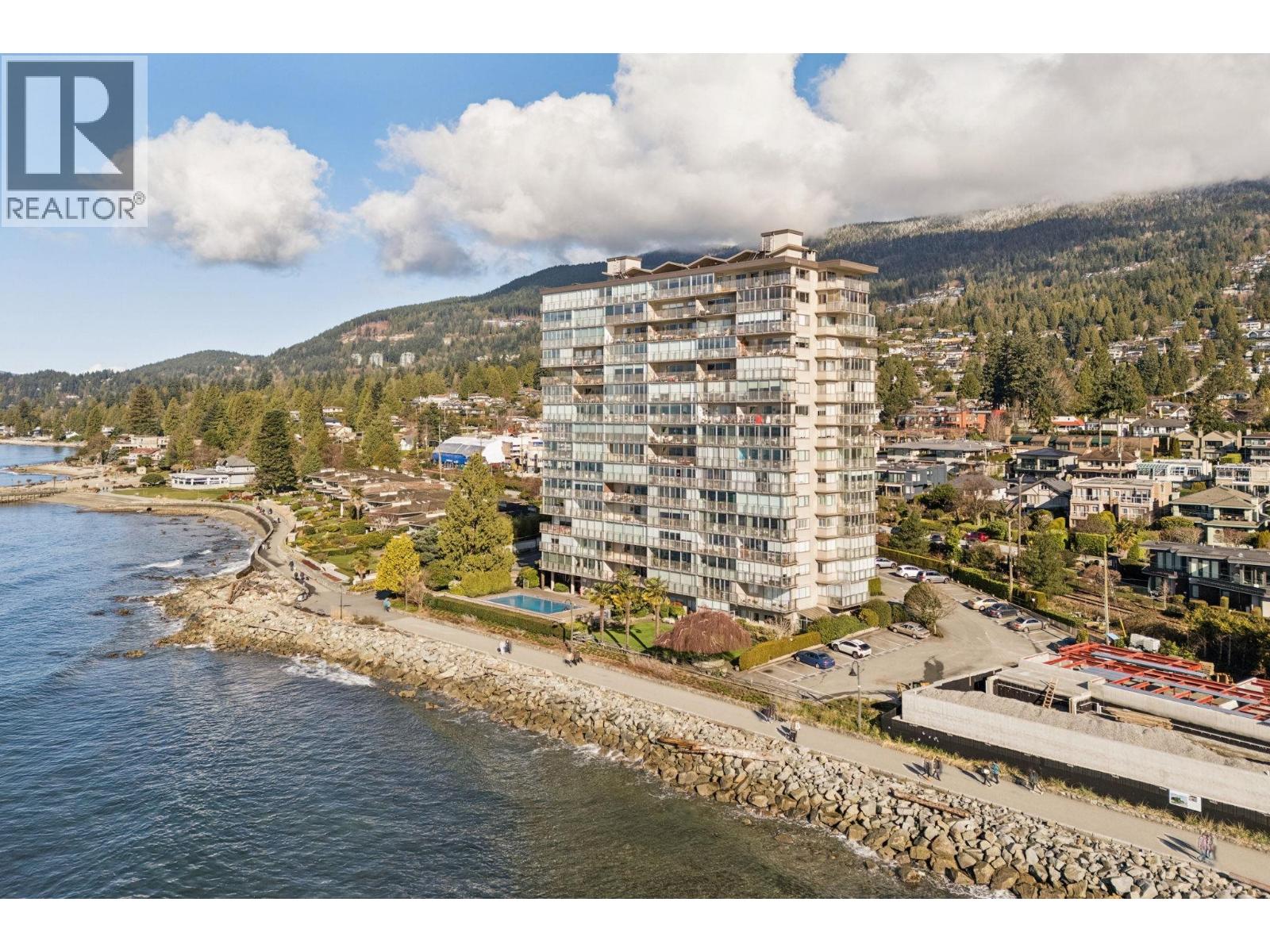 408 150 24TH STREET, West Vancouver
