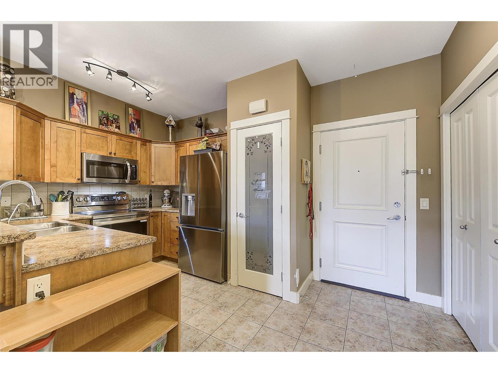 2551 Shoreline Drive Unit# 404, Lake Country