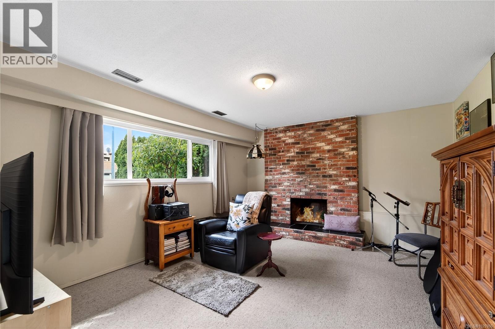  1503 Edgemont Road, Saanich