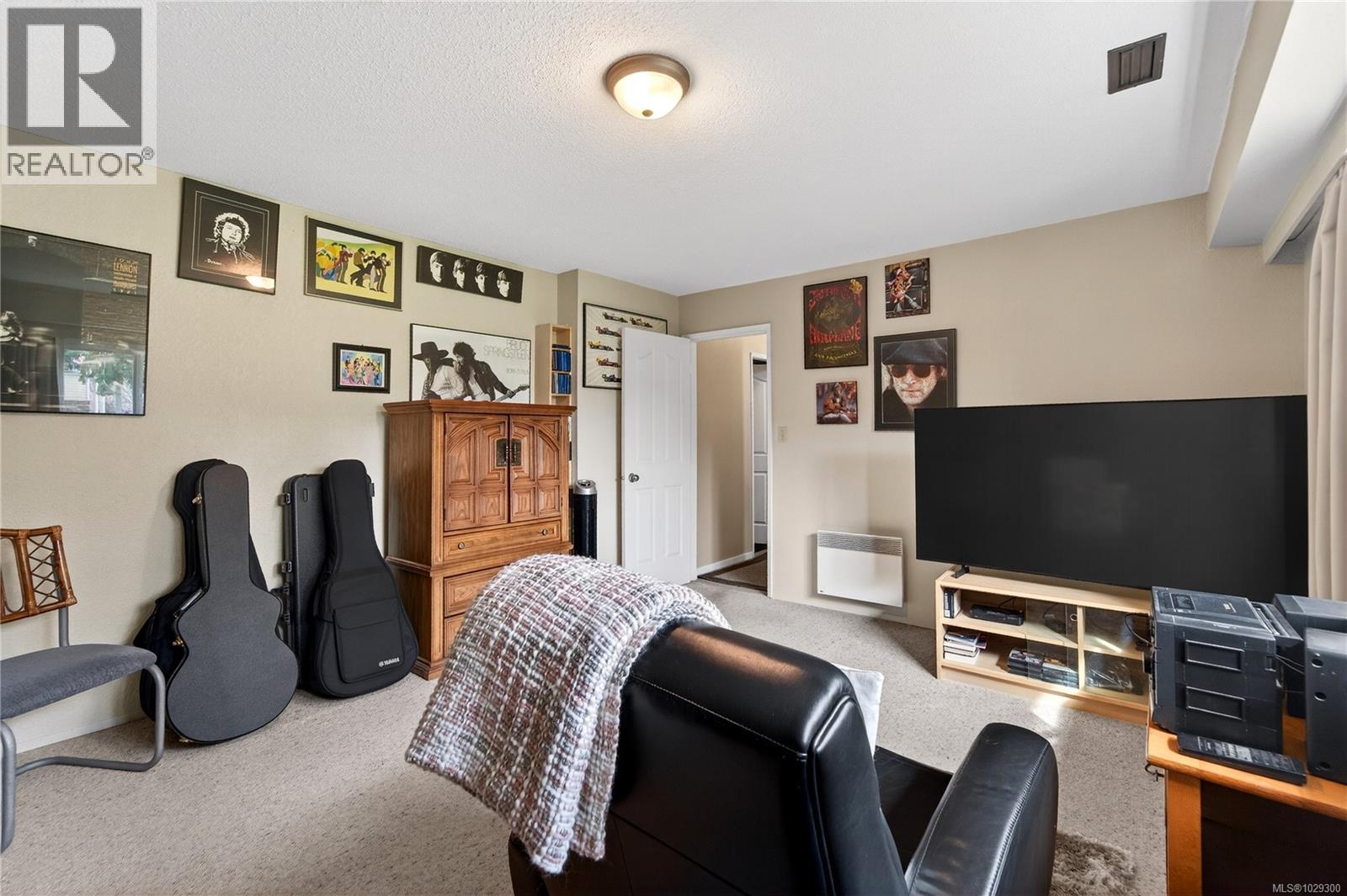  1503 Edgemont Road, Saanich