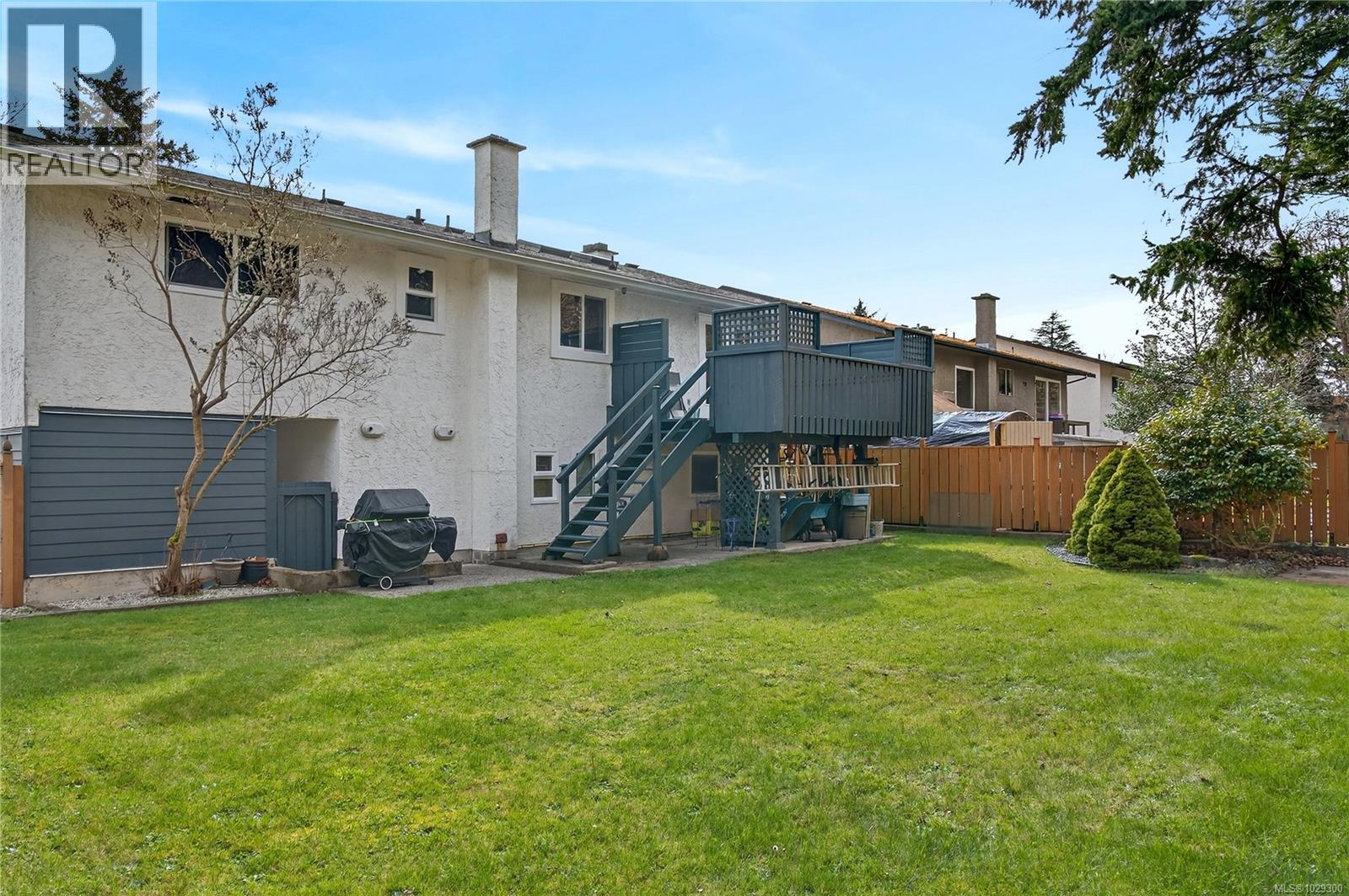  1503 Edgemont Road, Saanich