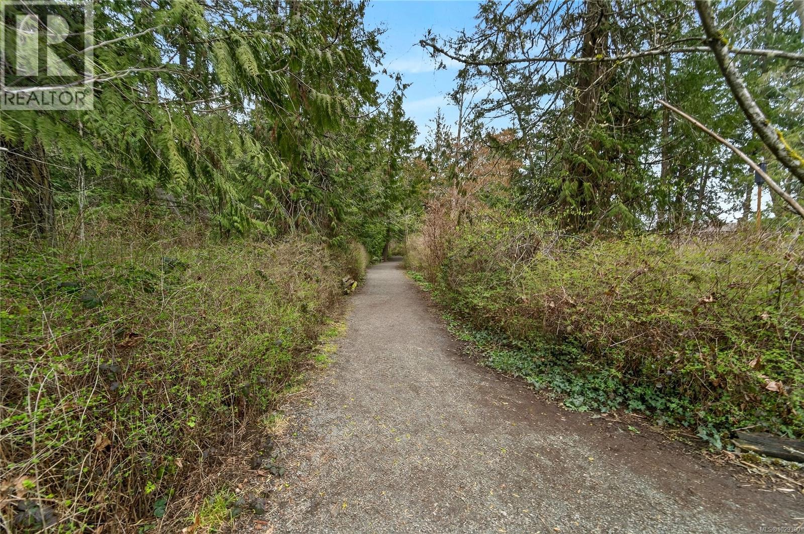  1503 Edgemont Road, Saanich