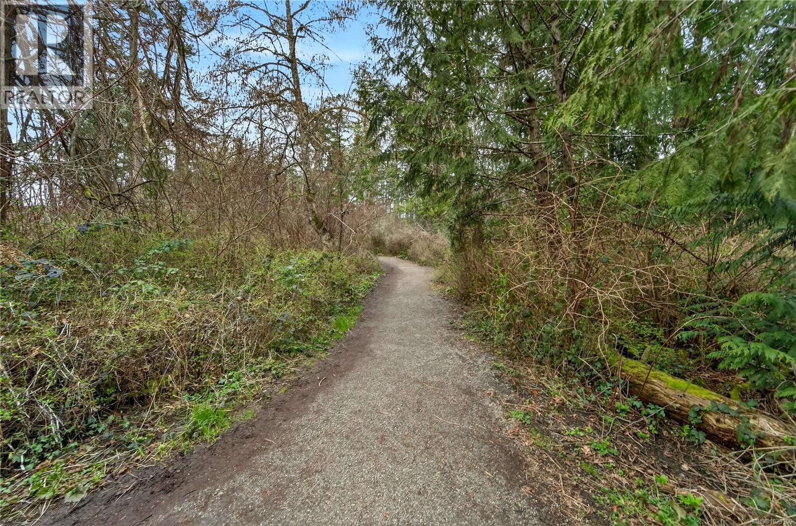  1503 Edgemont Road, Saanich