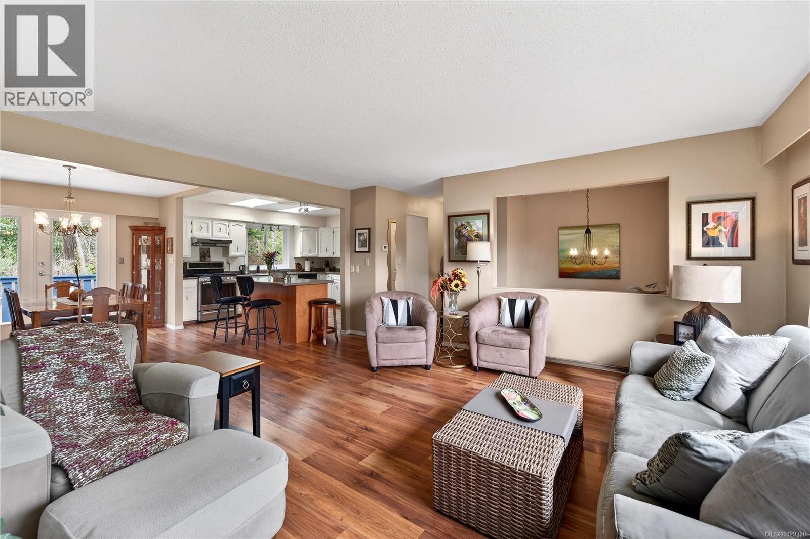  1503 Edgemont Road, Saanich