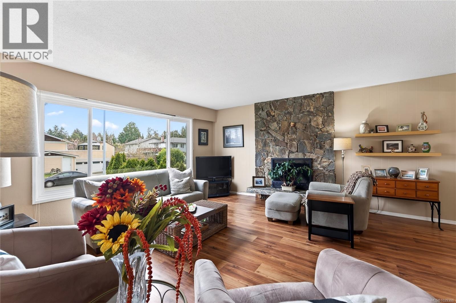  1503 Edgemont Road, Saanich