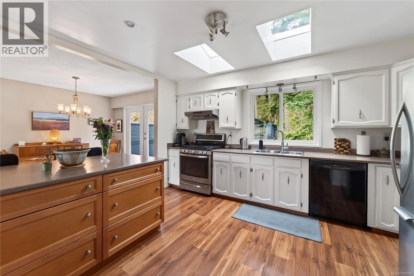  1503 Edgemont Road, Saanich