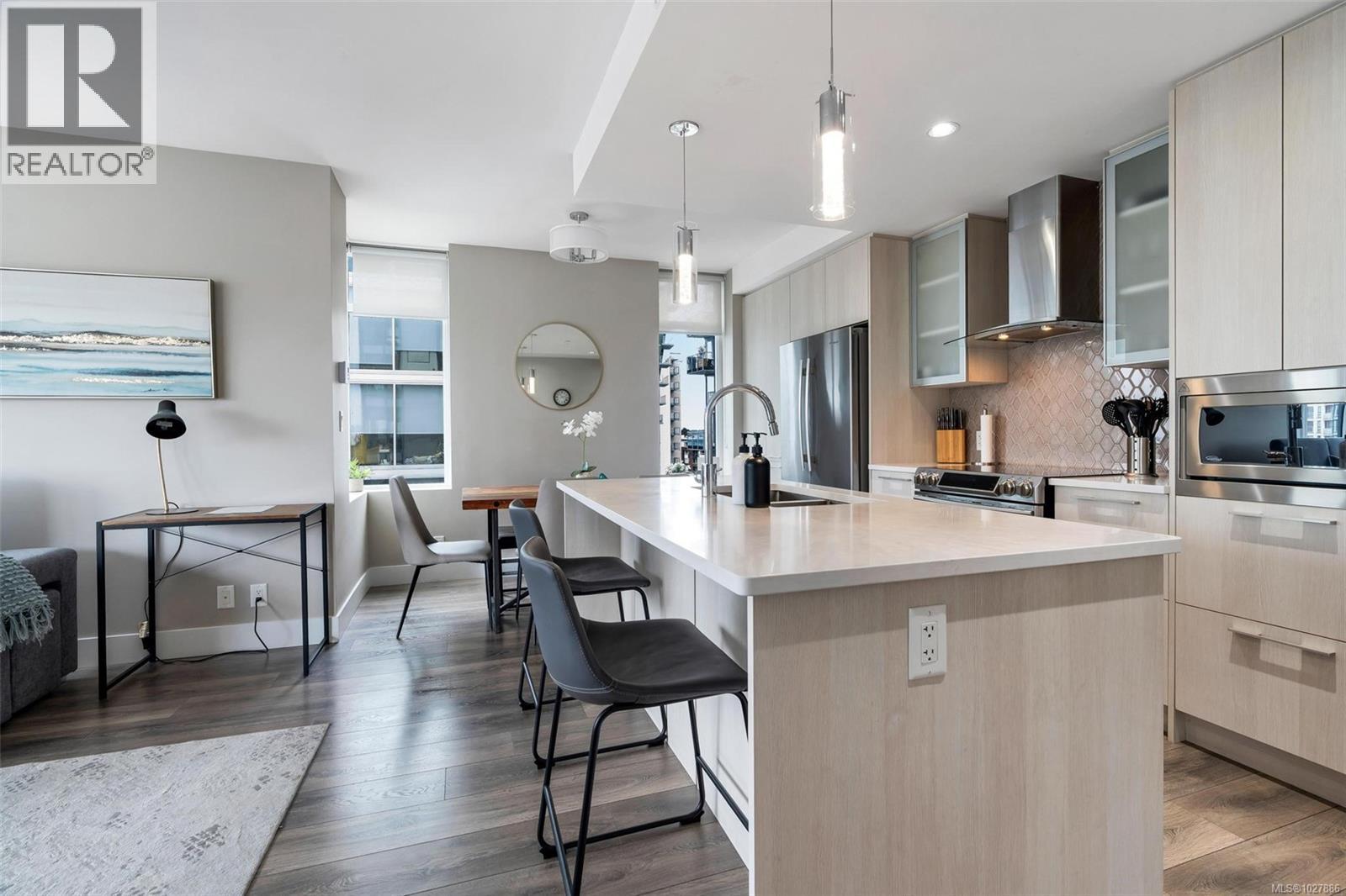 #1005 960 YATES ST - 14