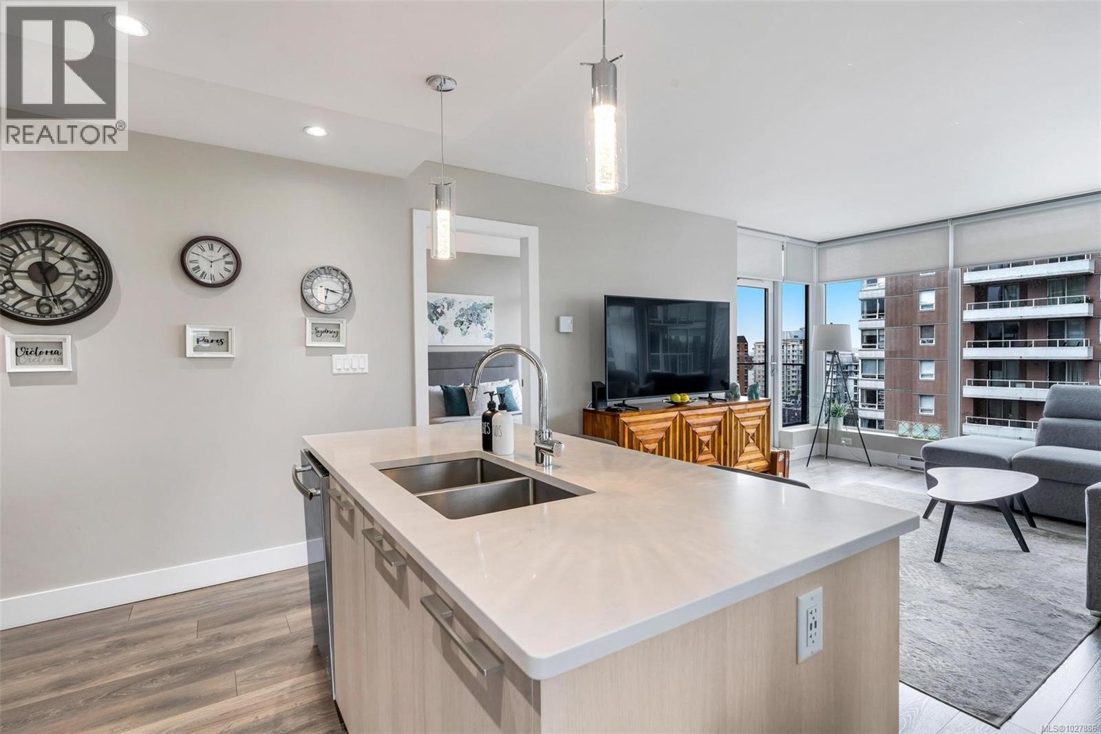 #1005 960 YATES ST - 15