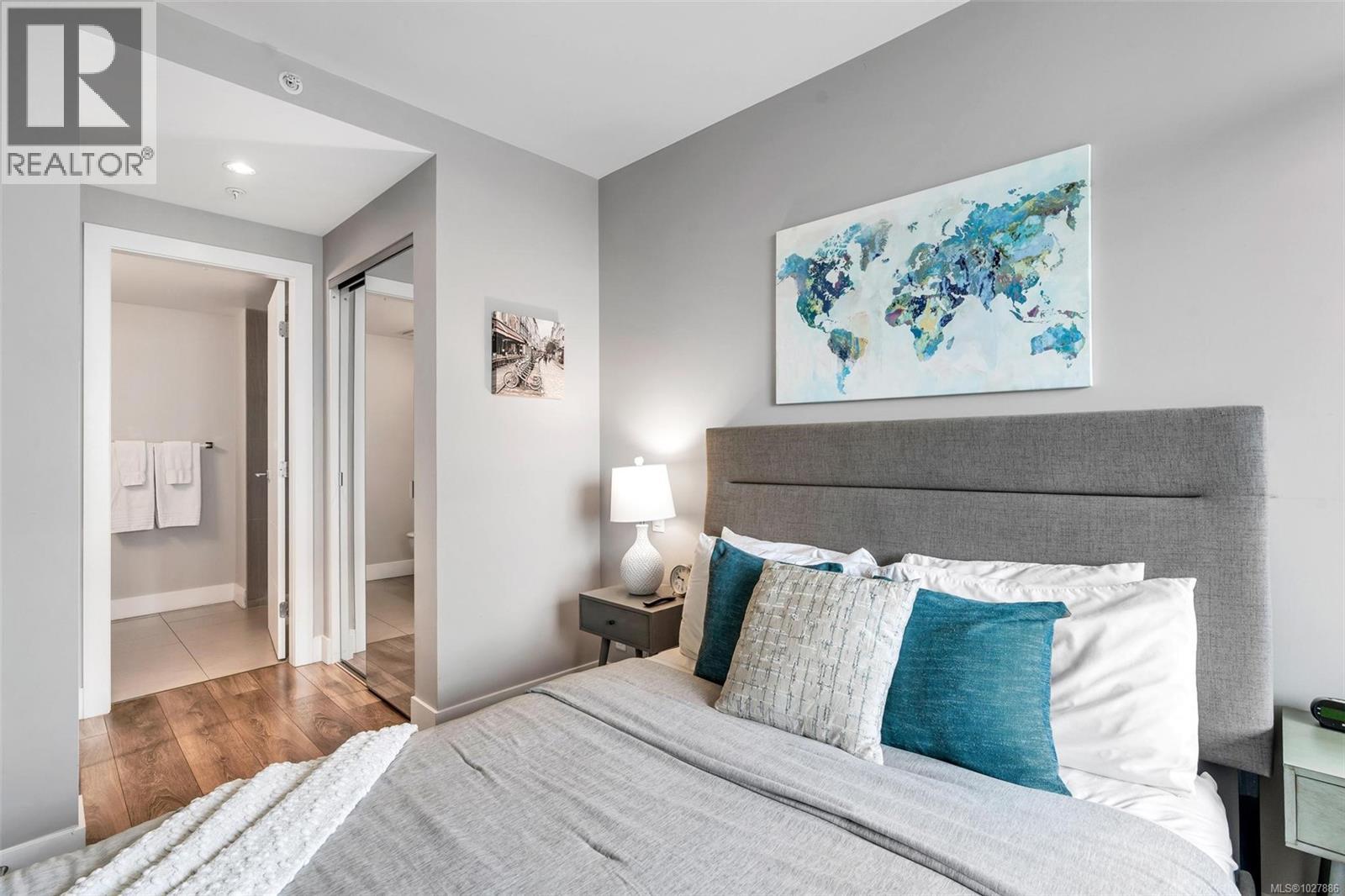 #1005 960 YATES ST - 17