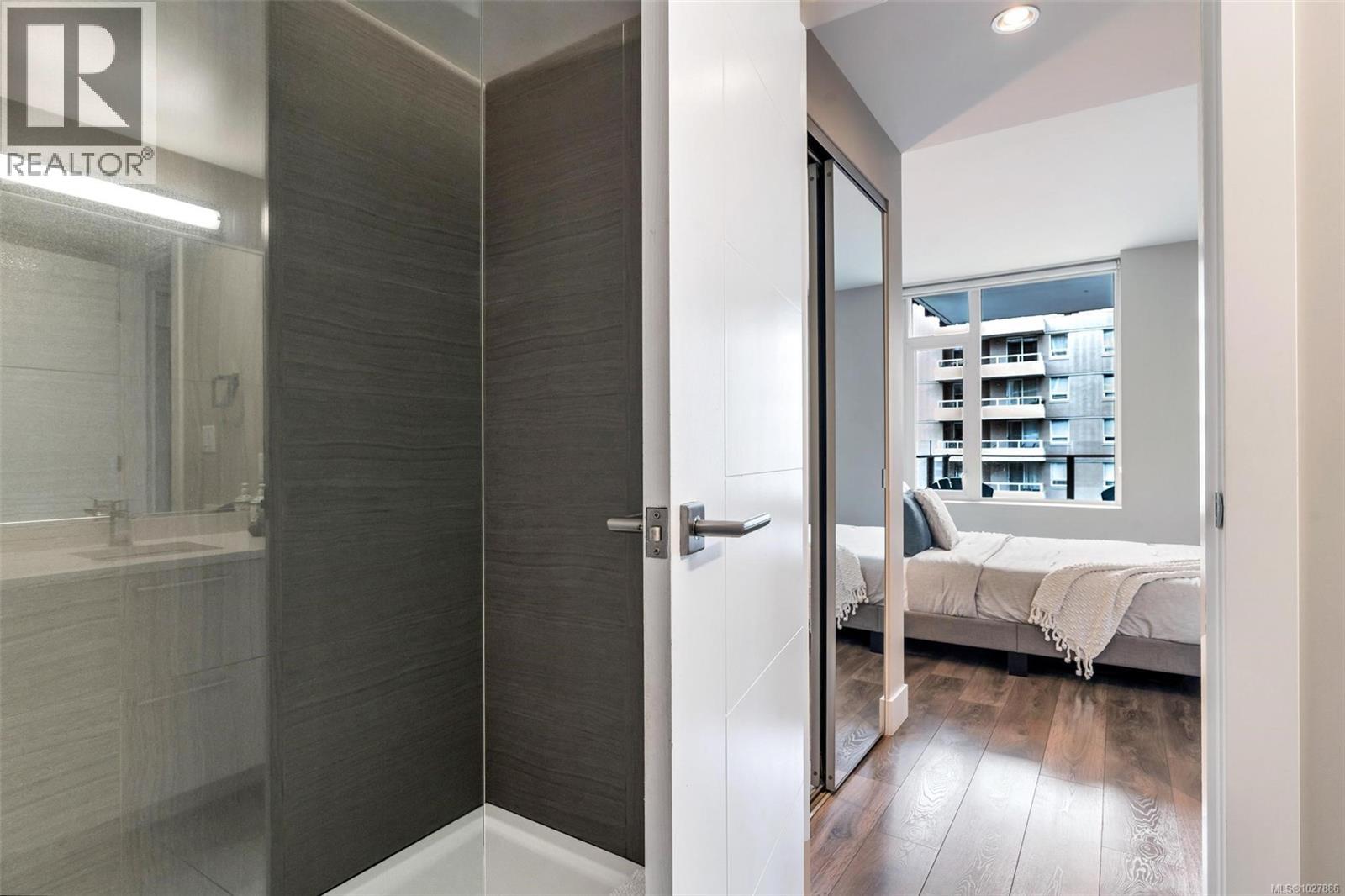 #1005 960 YATES ST - 20