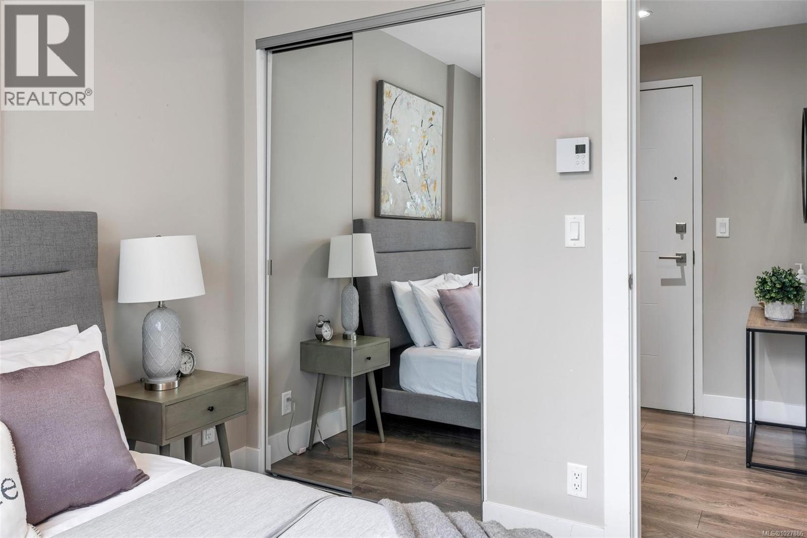 #1005 960 YATES ST - 25