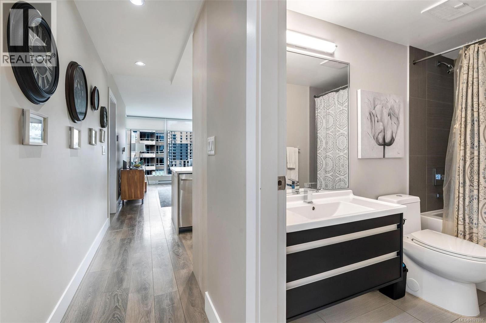 #1005 960 YATES ST - 27