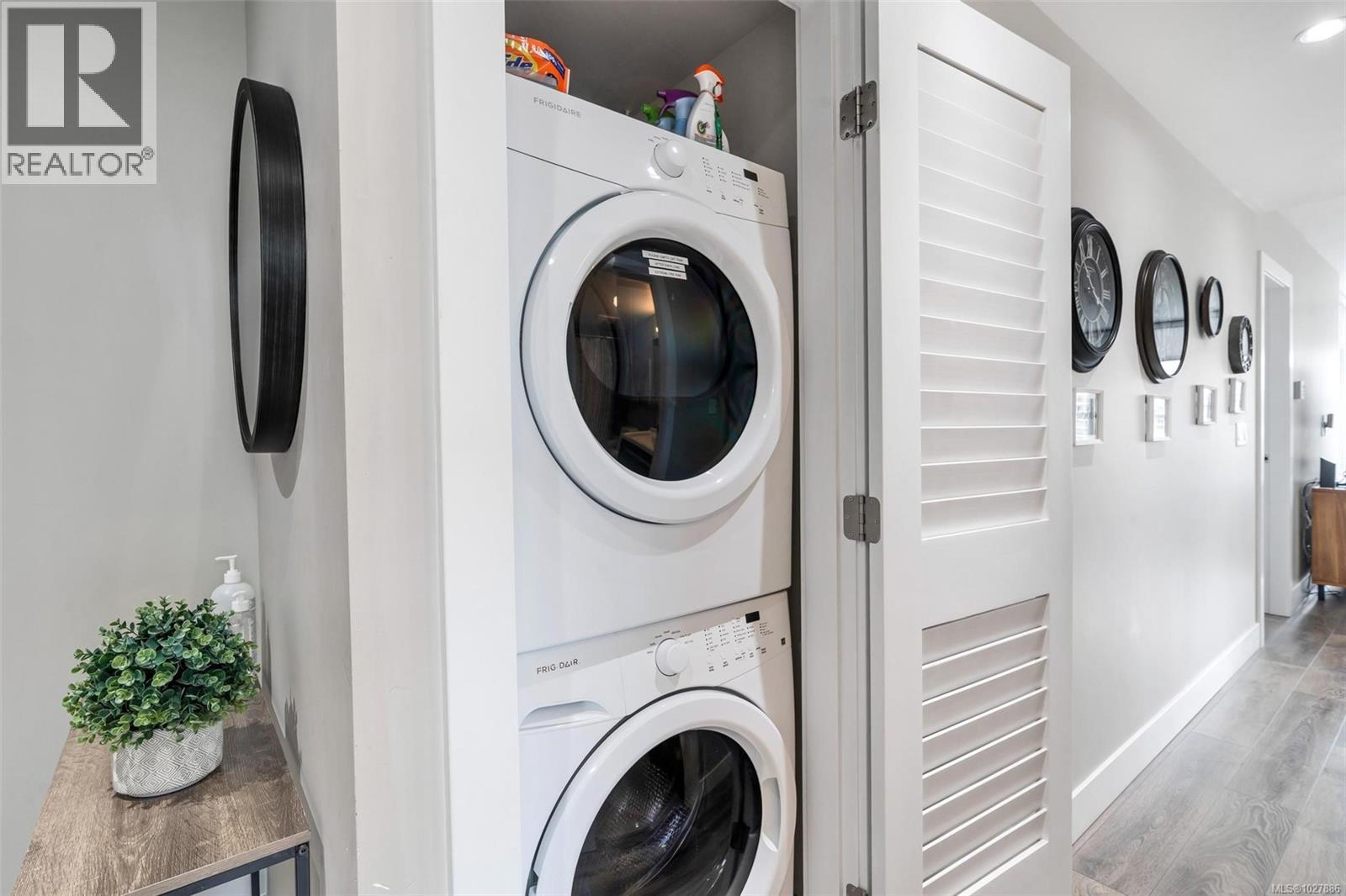 #1005 960 YATES ST - 28