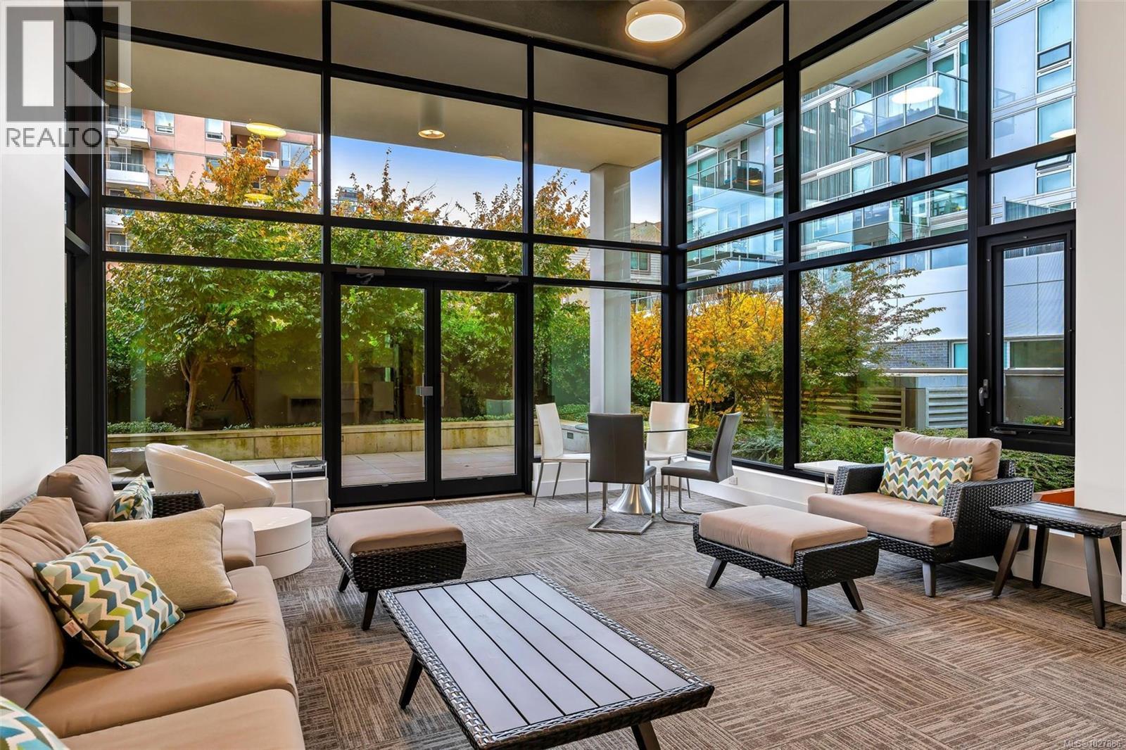 #1005 960 YATES ST - 33