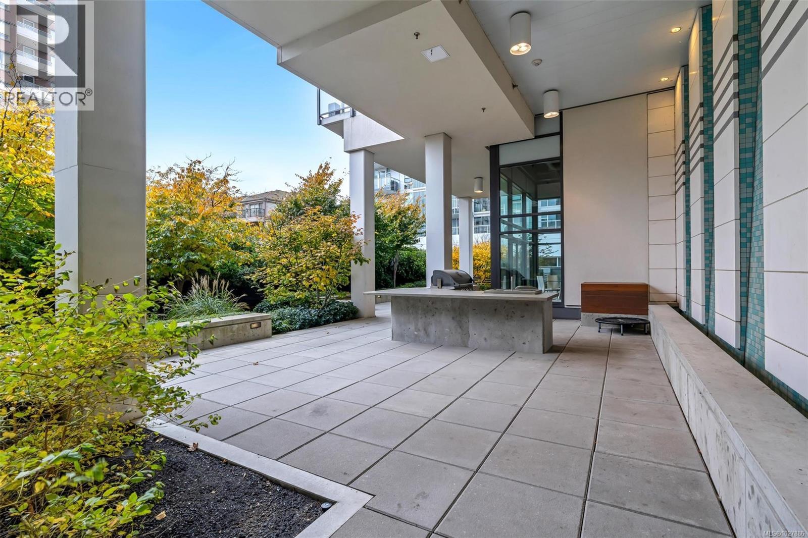 #1005 960 YATES ST - 36