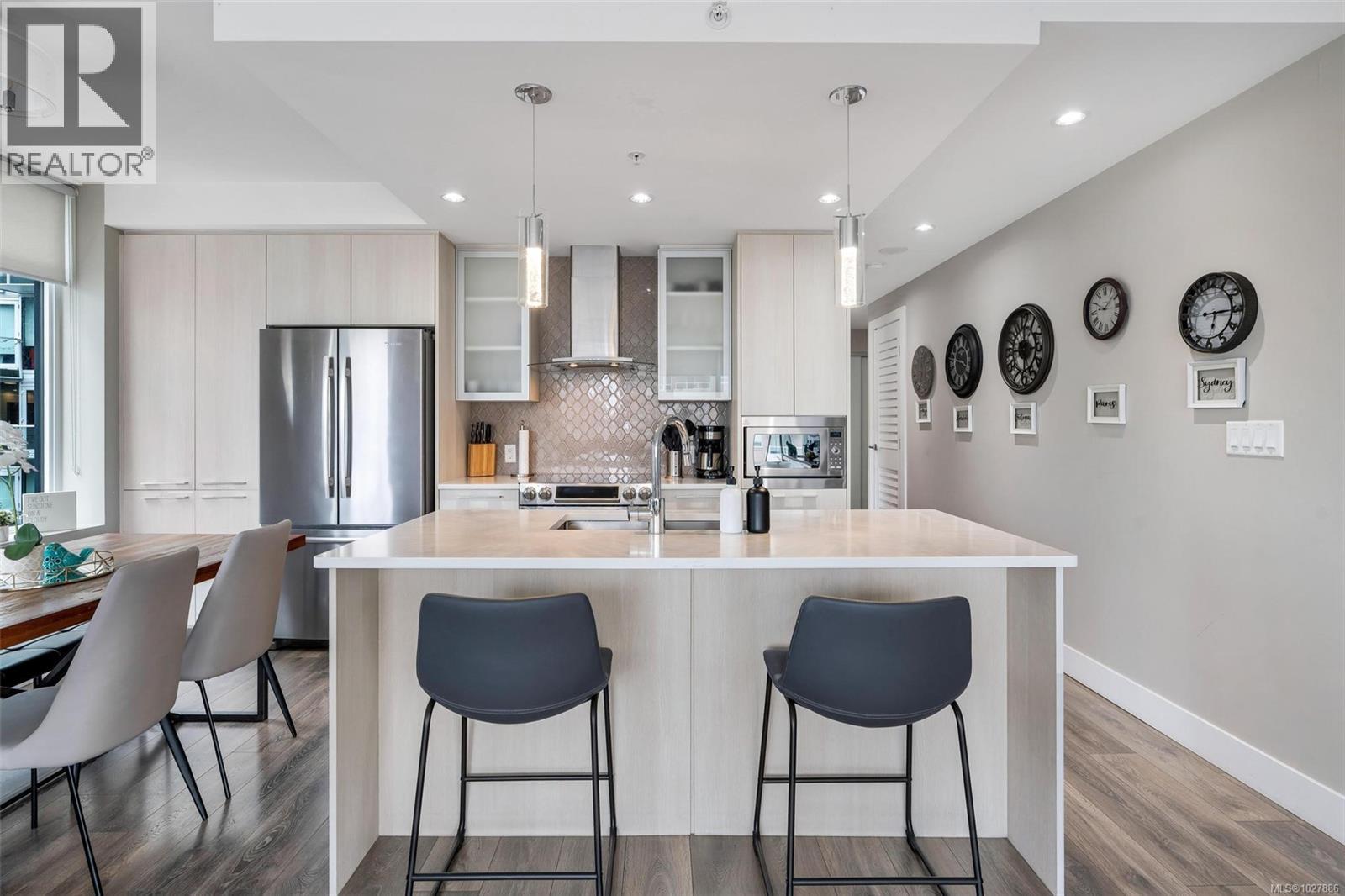 #1005 960 YATES ST - 8