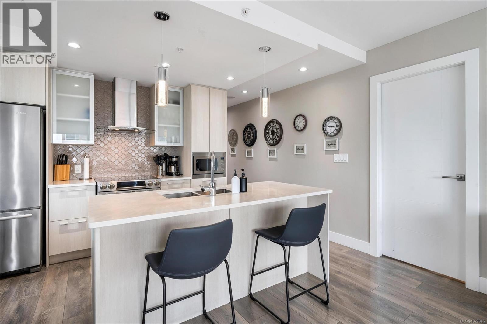 #1005 960 YATES ST - 9