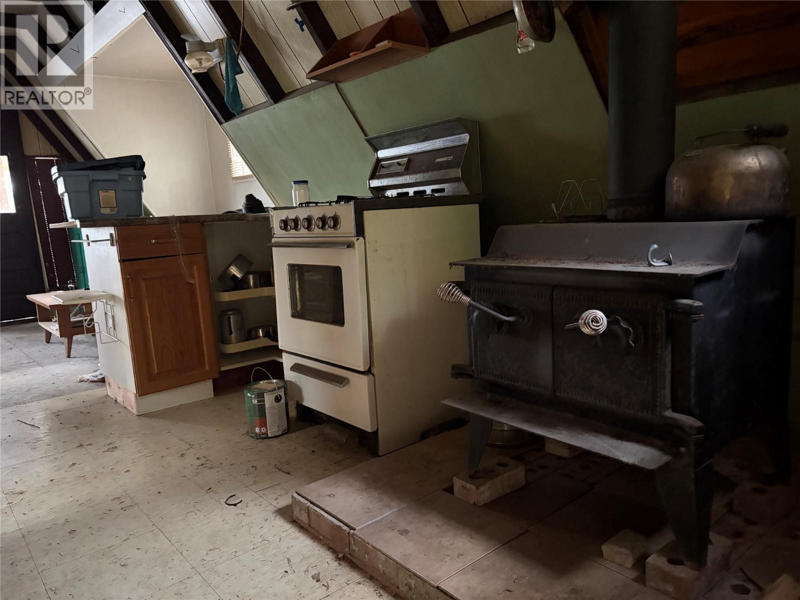 8700 MABEL LAKE ROAD - 32