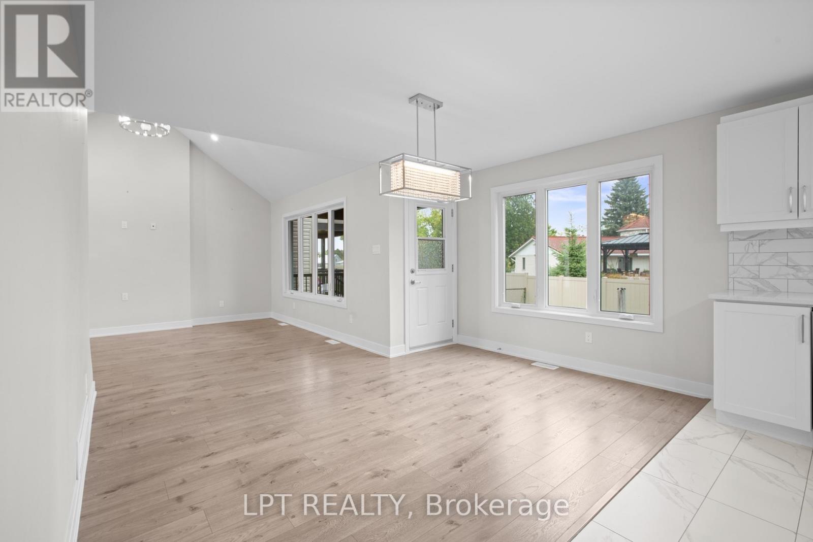 75 CHATEAUGUAY STREET - 31